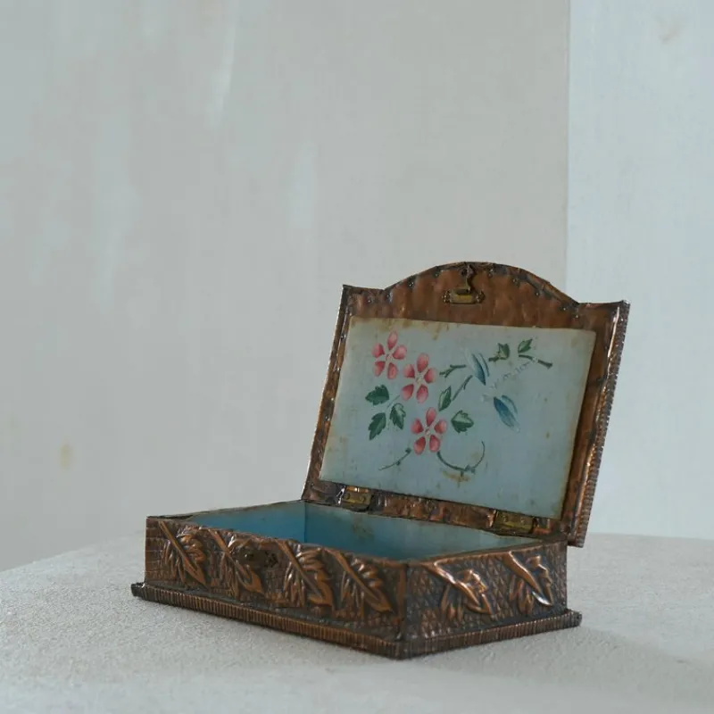 Hot Pamono Decorative Art Deco Box in Hand Hammered Copper, 1930s