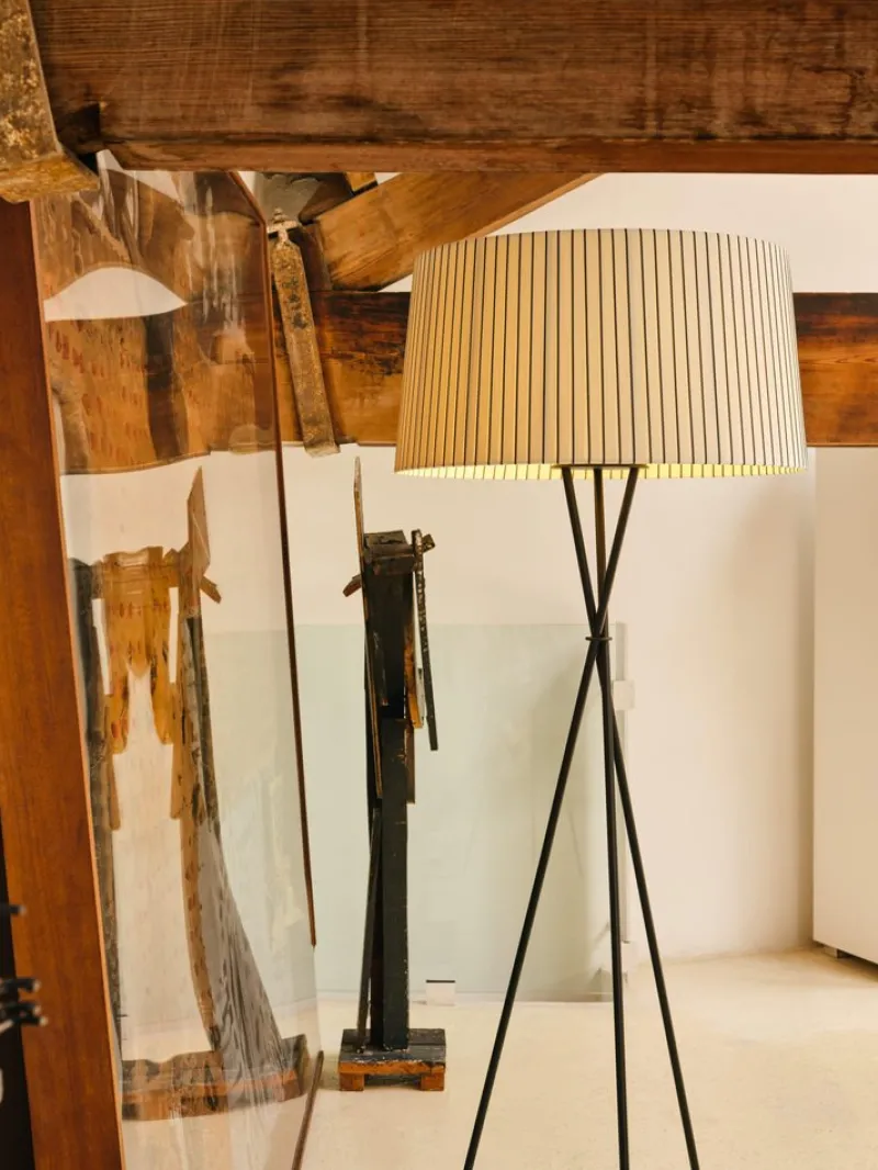 Outlet Pamono Diplomatic Tripod G5 Floor Lamp by Santa & Cole