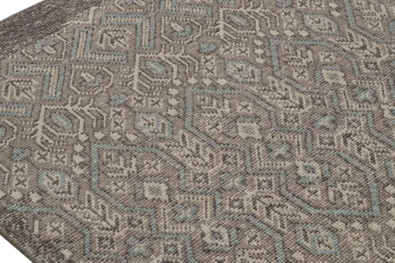 Pamono Distressed Tribal Style Rug with Geometric Pattern from R&K Principal Jahanshah Nazmiyal> Carpets & Textiles|Carpets & Textiles