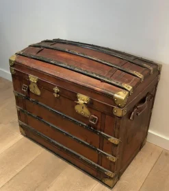 Pamono Domed Travel Trunk in Leather, Wood and Brass, 1890s><noscript><img width=