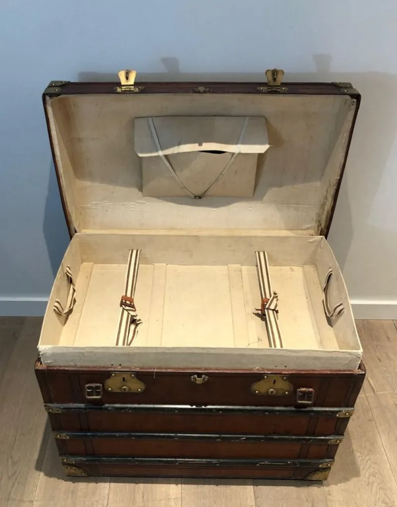 Pamono Domed Travel Trunk in Leather, Wood and Brass, 1890s> Trunks Crates & Baskets
