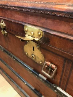 Pamono Domed Travel Trunk in Leather, Wood and Brass, 1890s><noscript><img width=