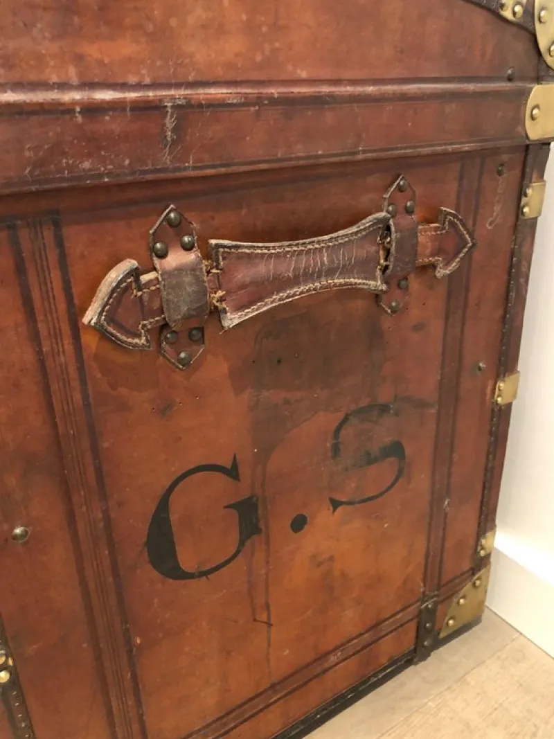 Pamono Domed Travel Trunk in Leather, Wood and Brass, 1890s> Trunks Crates & Baskets