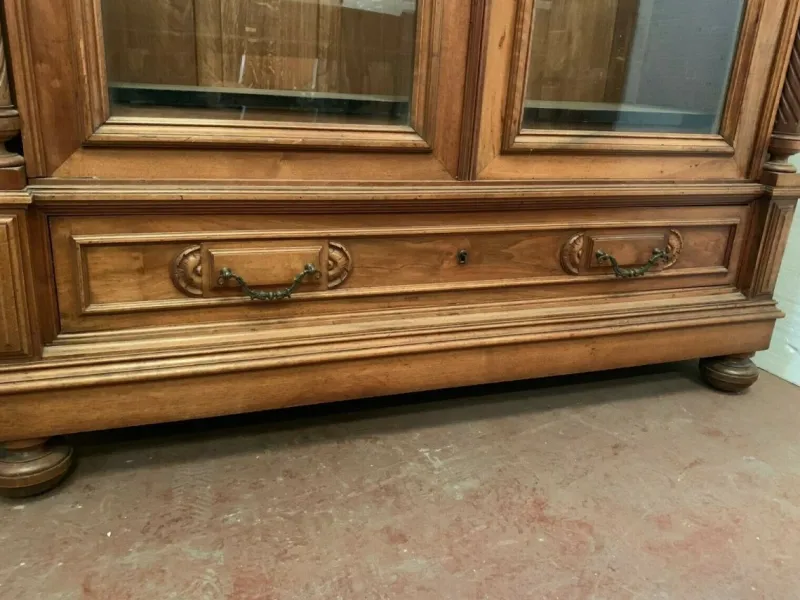 Pamono 2-Door Display Cabinet in Walnut with Detached Columns, 19th Century> Cabinets & Wardrobes