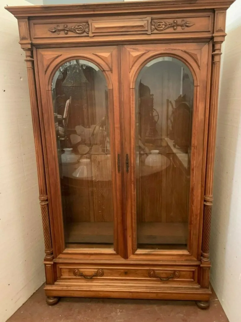 Pamono 2-Door Display Cabinet in Walnut with Detached Columns, 19th Century> Cabinets & Wardrobes