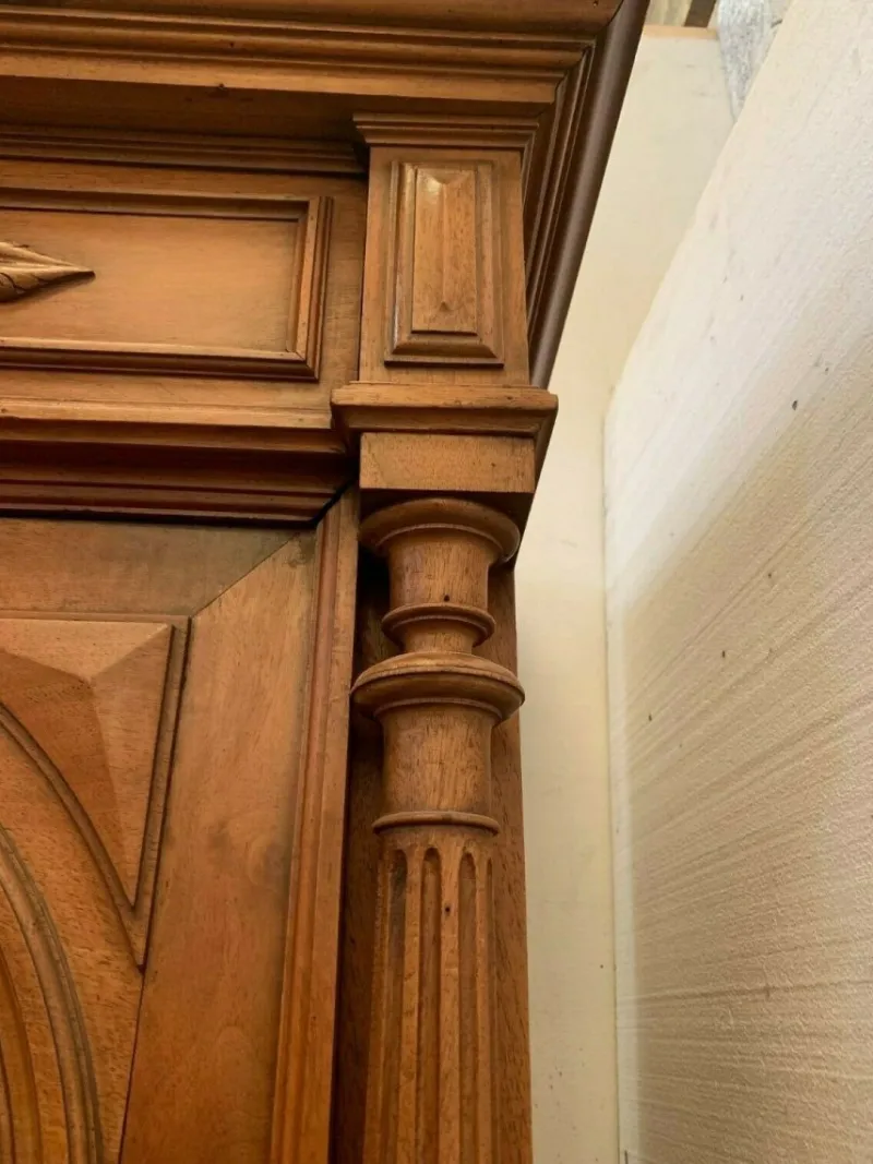 Pamono 2-Door Display Cabinet in Walnut with Detached Columns, 19th Century> Cabinets & Wardrobes