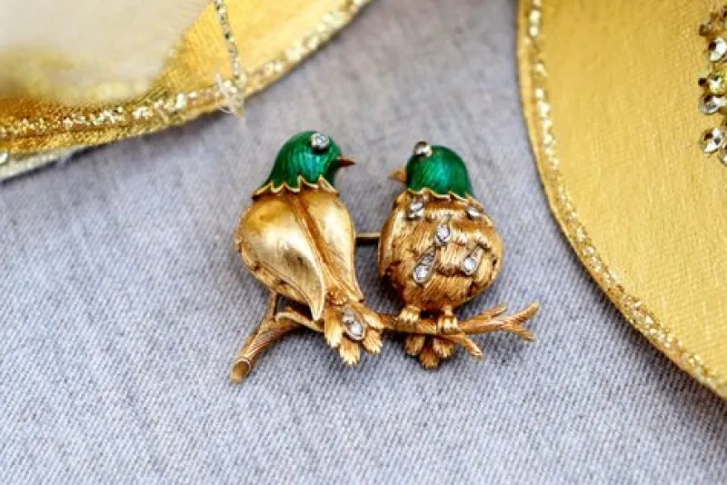 Clearance Pamono Doves Shaped Gold Brooch with Diamonds