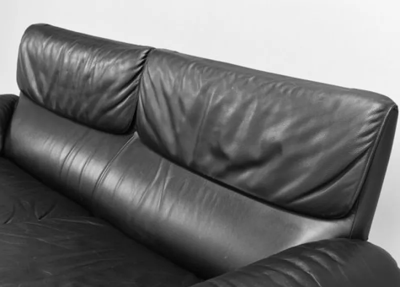Pamono DS-2011 Two-Seat Sofa in Black Leather from De Sede> Couches & Sofas