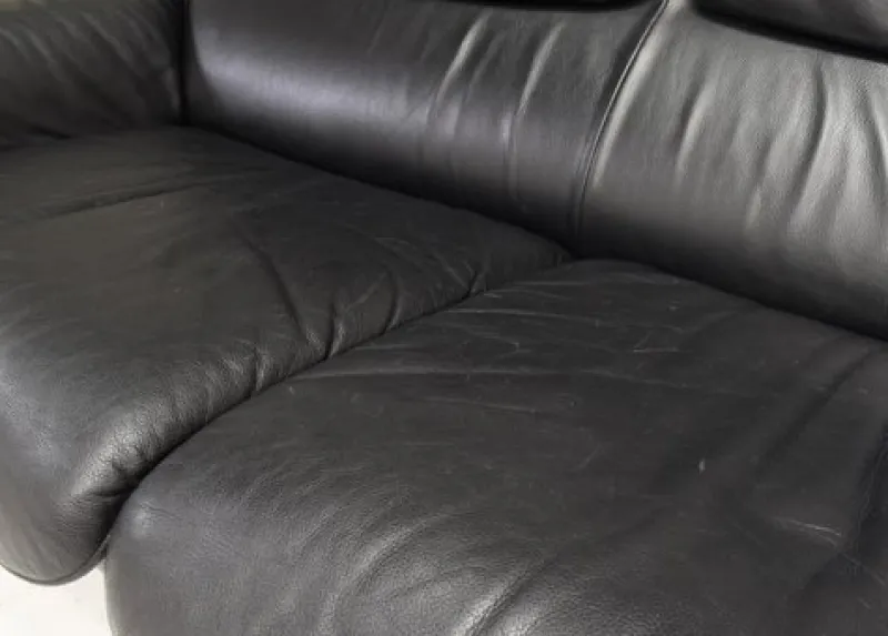 Pamono DS-2011 Two-Seat Sofa in Black Leather from De Sede> Couches & Sofas