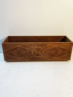 Hot Pamono Dutch Chip Carved Wooden Planter Folk Art, 1890s