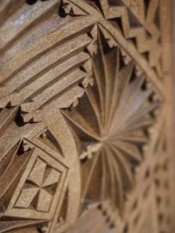 Hot Pamono Dutch Chip Carved Wooden Planter Folk Art, 1890s