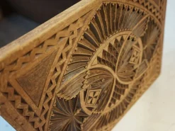 Hot Pamono Dutch Chip Carved Wooden Planter Folk Art, 1890s