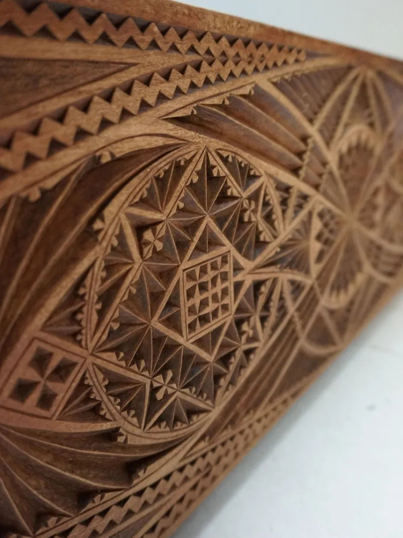 Hot Pamono Dutch Chip Carved Wooden Planter Folk Art, 1890s