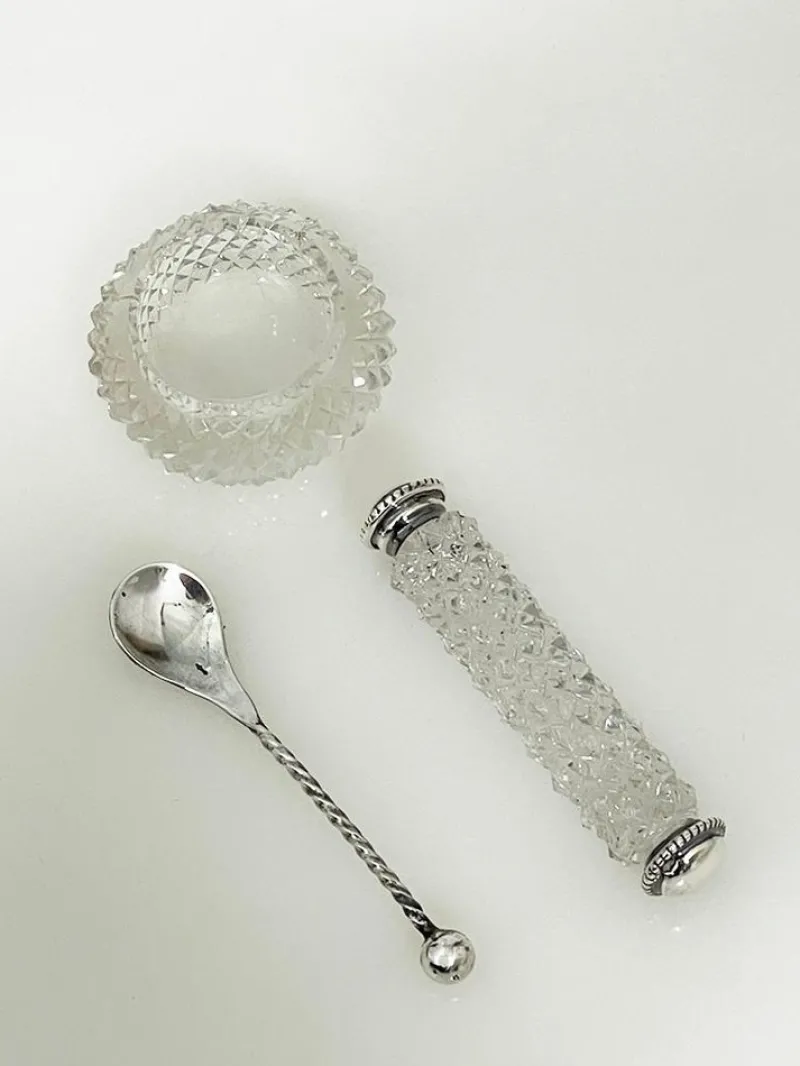 Pamono Dutch Diamant Cut Crystal and Silver Set of Knife Rests with Salt Cellars, 1880s, Set of 12> Salt & Pepper Shakers