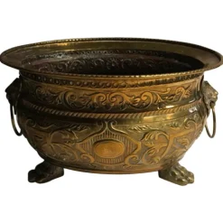 Pamono Early 20th Century Brass Planter Bowl with Lions' Heads, Italy, 1910> Planters And Jardiniere