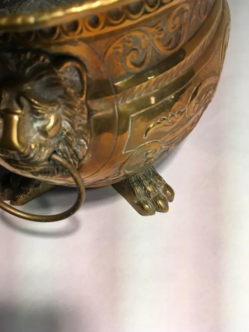 Pamono Early 20th Century Brass Planter Bowl with Lions' Heads, Italy, 1910> Planters And Jardiniere
