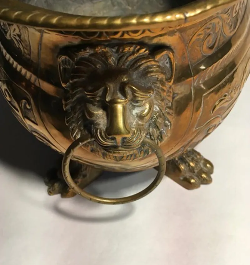 Pamono Early 20th Century Brass Planter Bowl with Lions' Heads, Italy, 1910> Planters And Jardiniere