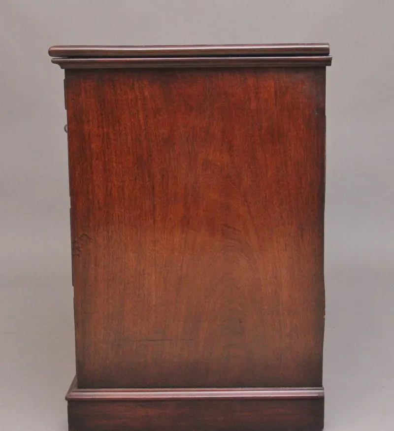 Pamono Early 19th Century Mahogany Kneehole Desk, 1830s> Desks
