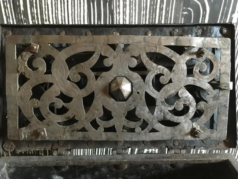Pamono Early 17th Century Medieval Handcrafted Black Iron Coffer or Box, 1610> Trunks Crates & Baskets