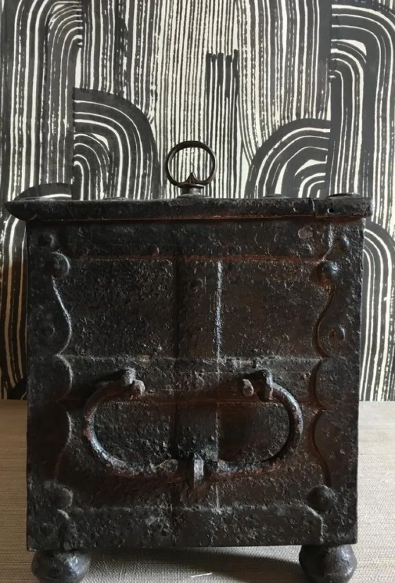 Pamono Early 17th Century Medieval Handcrafted Black Iron Coffer or Box, 1610> Trunks Crates & Baskets