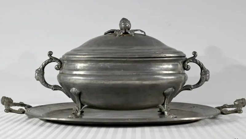 Pamono Early 20th Century Tureen and Tray in Fine Pewter by L. Houzeaux, 1930s, Set of 2> Serving Dishes