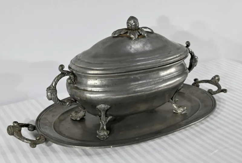 Pamono Early 20th Century Tureen and Tray in Fine Pewter by L. Houzeaux, 1930s, Set of 2> Serving Dishes