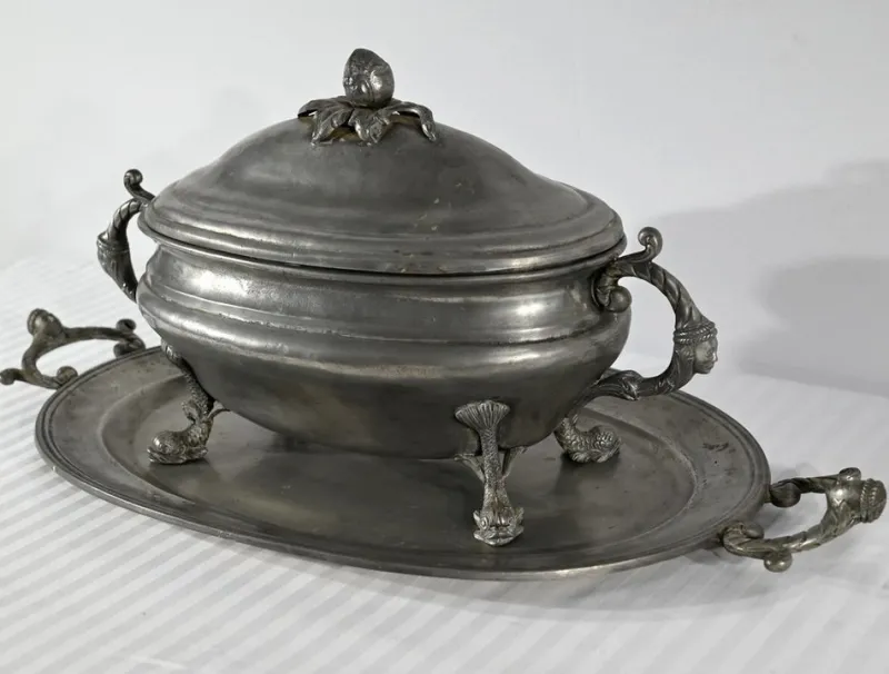 Pamono Early 20th Century Tureen and Tray in Fine Pewter by L. Houzeaux, 1930s, Set of 2> Serving Dishes