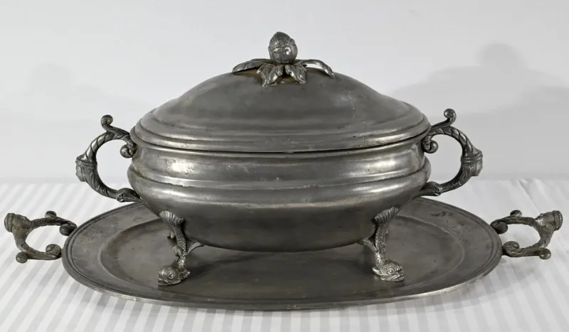 Pamono Early 20th Century Tureen and Tray in Fine Pewter by L. Houzeaux, 1930s, Set of 2> Serving Dishes