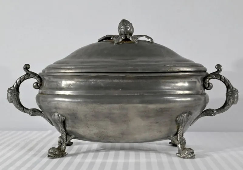 Pamono Early 20th Century Tureen and Tray in Fine Pewter by L. Houzeaux, 1930s, Set of 2> Serving Dishes