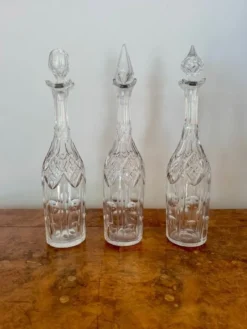 Pamono Edwardian Cut Glass Decanters, 1900s, Set of 3> Glassware