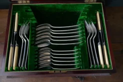 Pamono Edwardian Cutlery Canteen in Mahogany by James Deakin, 1900> Cutlery & Serving Utensils