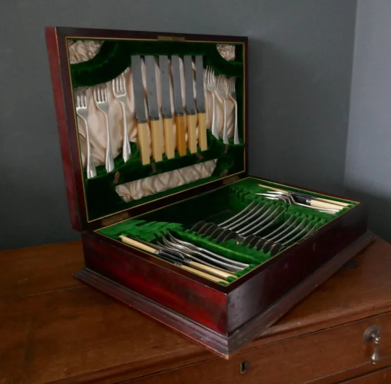 Pamono Edwardian Cutlery Canteen in Mahogany by James Deakin, 1900> Cutlery & Serving Utensils