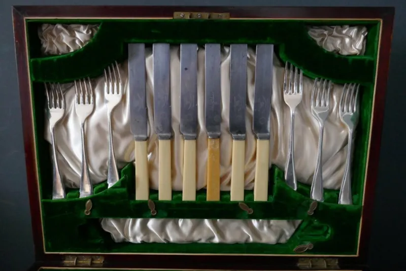 Pamono Edwardian Cutlery Canteen in Mahogany by James Deakin, 1900> Cutlery & Serving Utensils