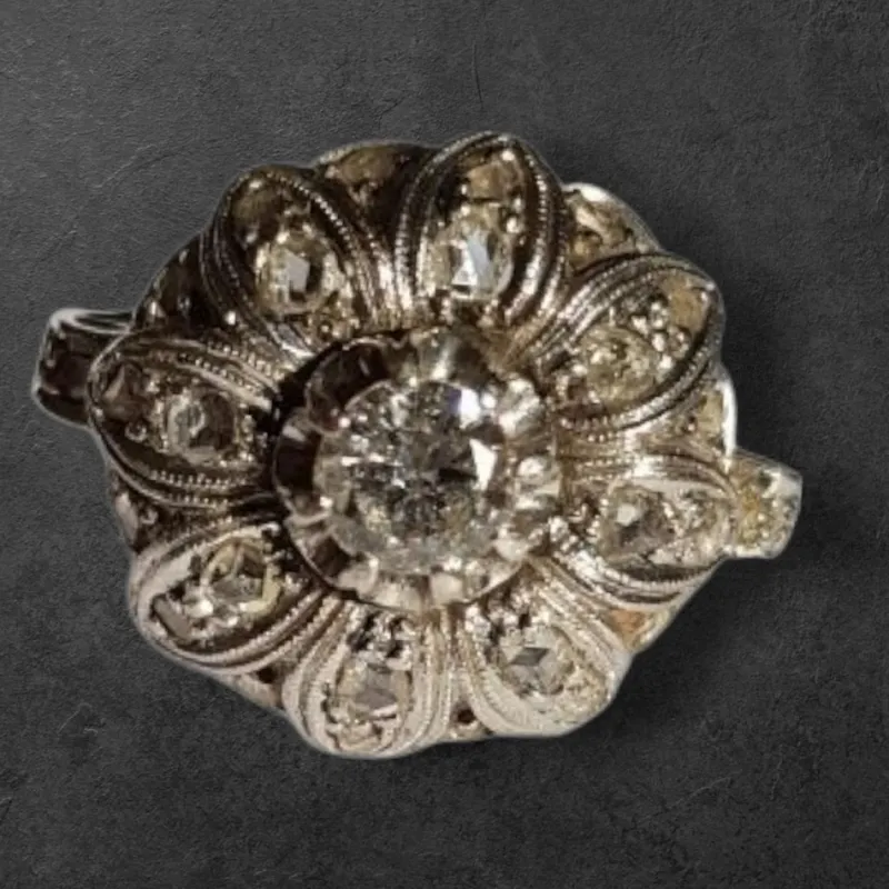 Pamono Edwardian Floral Halo Diamond Ring in Platinum, 1910s> Rings