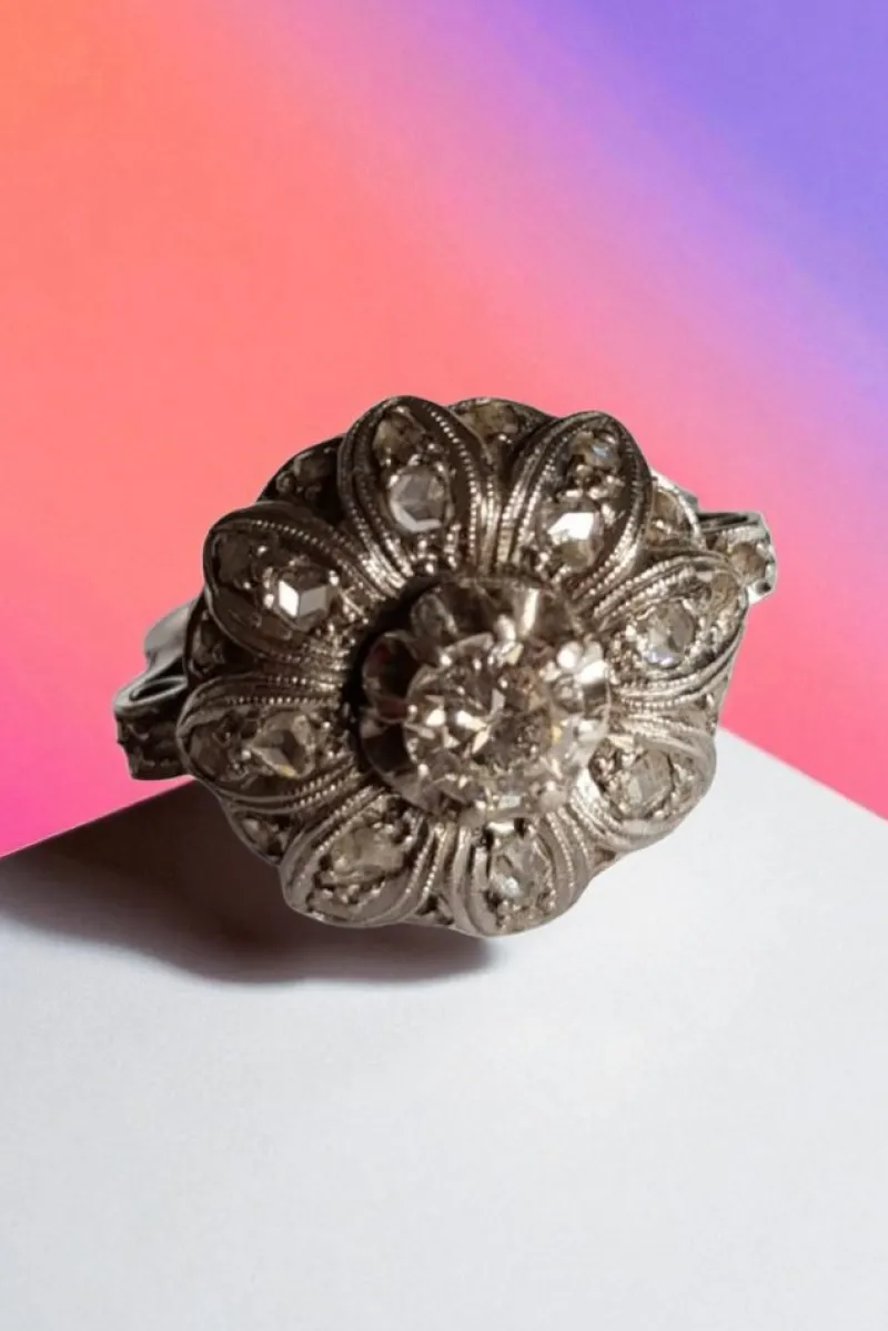 Pamono Edwardian Floral Halo Diamond Ring in Platinum, 1910s> Rings