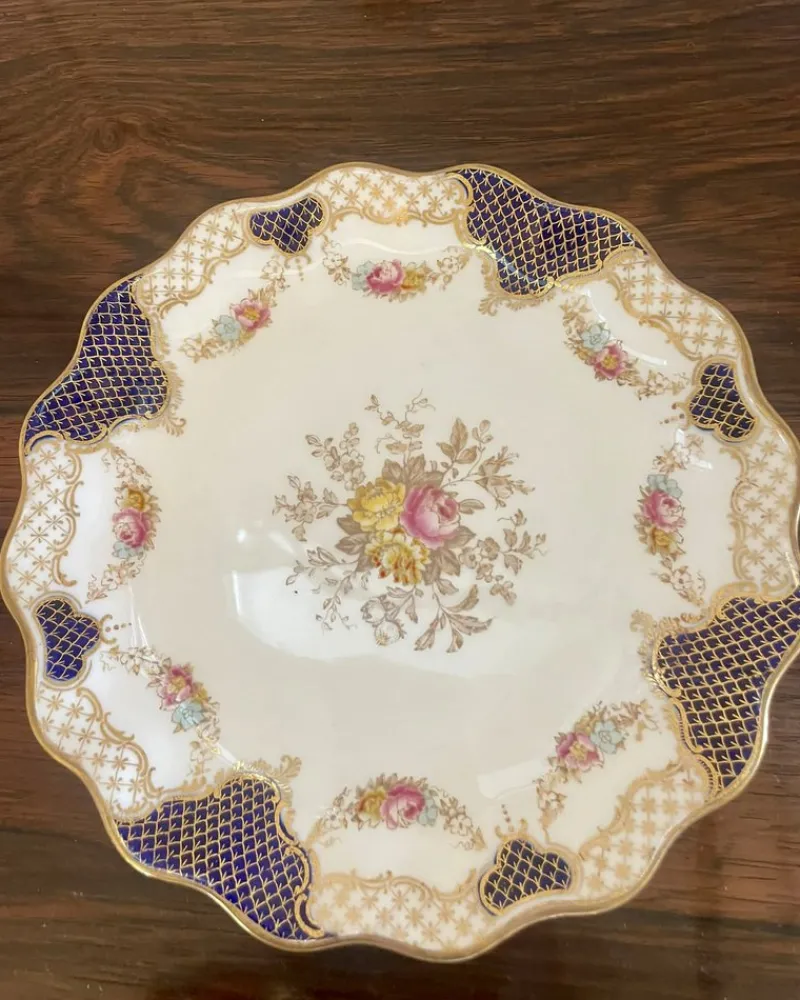 Pamono Edwardian Hand Painted Wedgwood Shaped Plates, 1900s, Set of 2> Dinner Plates & Bowls