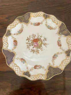 Pamono Edwardian Hand Painted Wedgwood Shaped Plates, 1900s, Set of 2><noscript><img width=