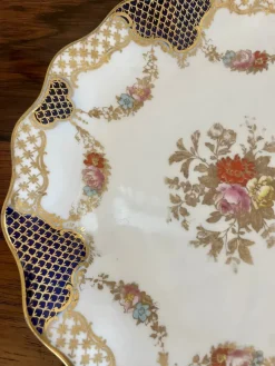 Pamono Edwardian Hand Painted Wedgwood Shaped Plates, 1900s, Set of 2><noscript><img width=