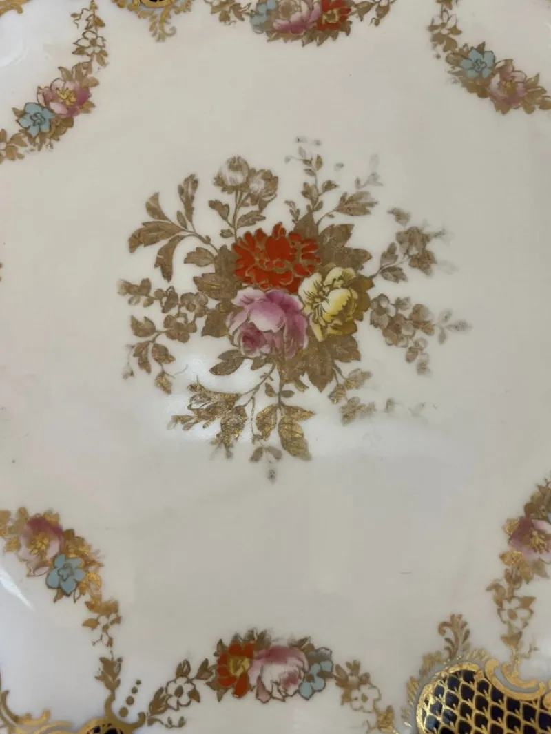 Pamono Edwardian Hand Painted Wedgwood Shaped Plates, 1900s, Set of 2> Dinner Plates & Bowls