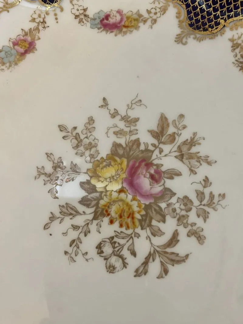Pamono Edwardian Hand Painted Wedgwood Shaped Plates, 1900s, Set of 2> Dinner Plates & Bowls