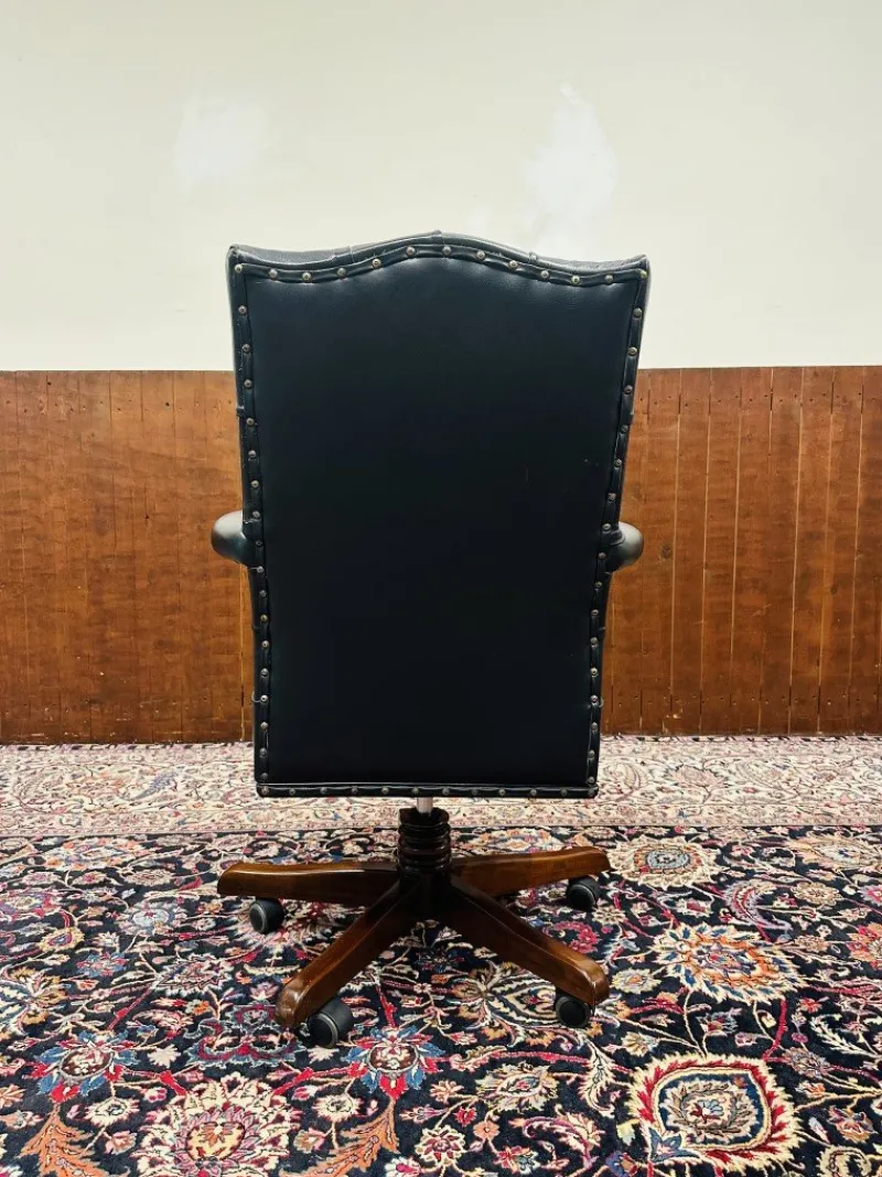 Online Pamono English Black Chesterfield President Chair