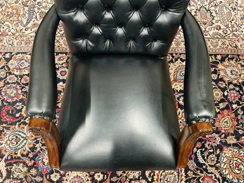 Online Pamono English Black Chesterfield President Chair