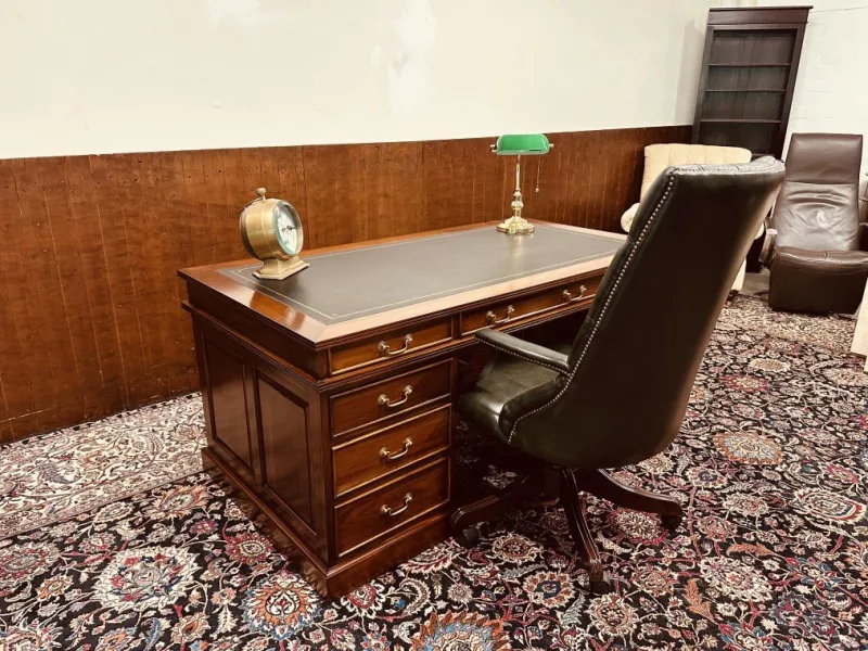 Pamono English Classic Desk with Black Inlay> Desks