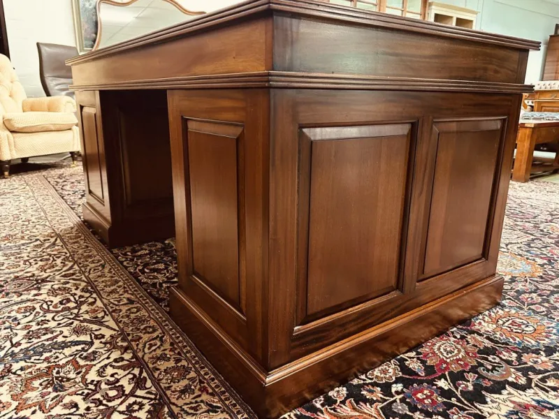 Pamono English Classic Desk with Black Inlay> Desks