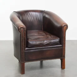 Pamono English Cowhide Club Armchair in Dark Color