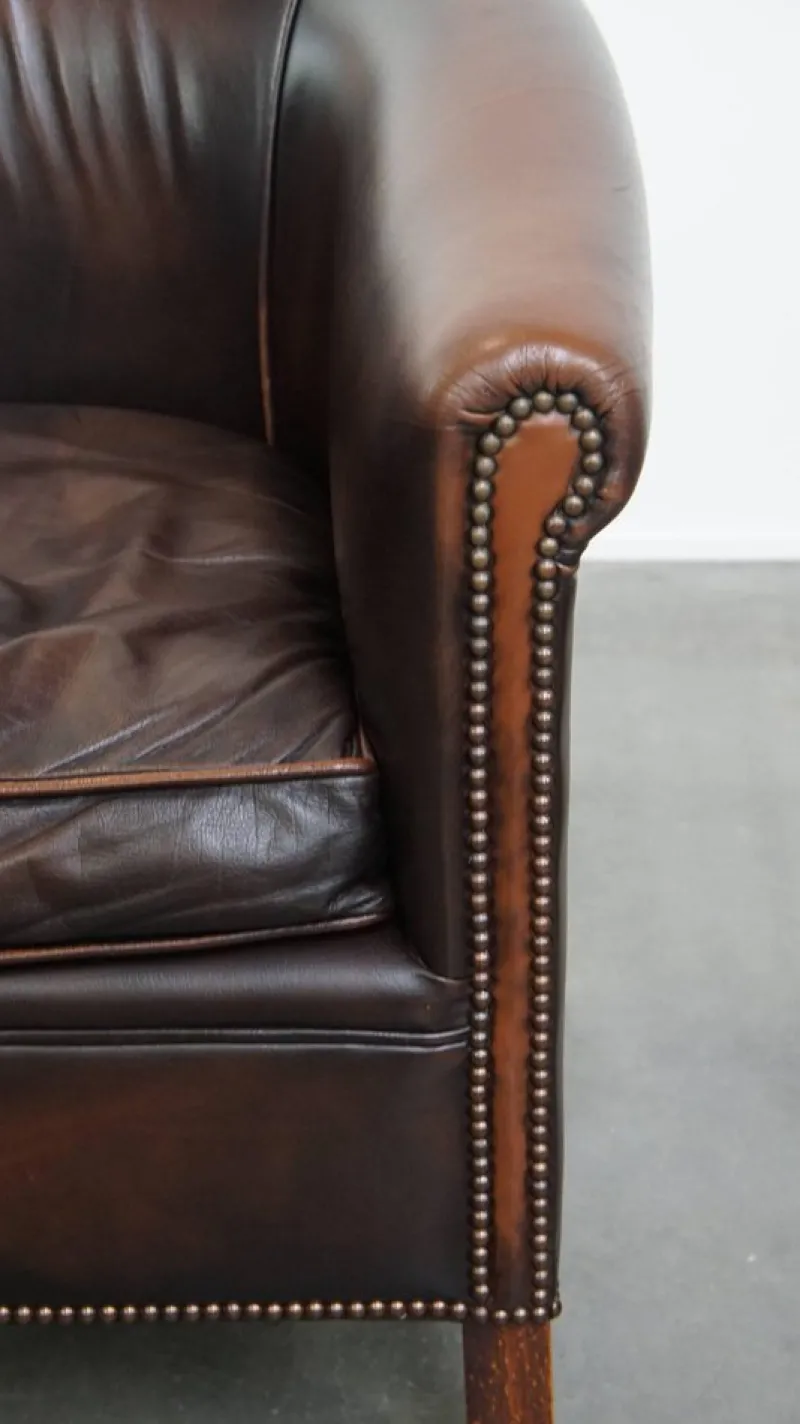 Pamono English Cowhide Club Armchair in Dark Color