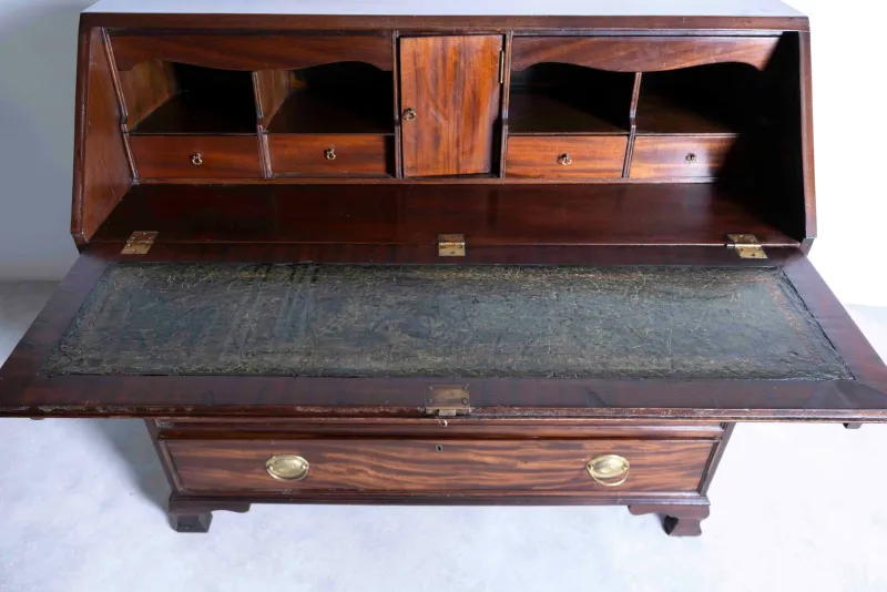 Pamono English George III Mahogany Desk> Secretaires