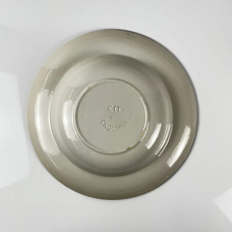 Pamono English Green Earthenware Soup Plates, Late 19th Century, Set of 2> Dinner Plates & Bowls