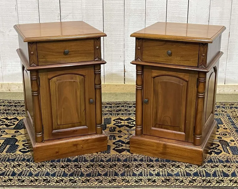 Pamono English Mahogany Bedside Tables, Set of 2> Nightstands