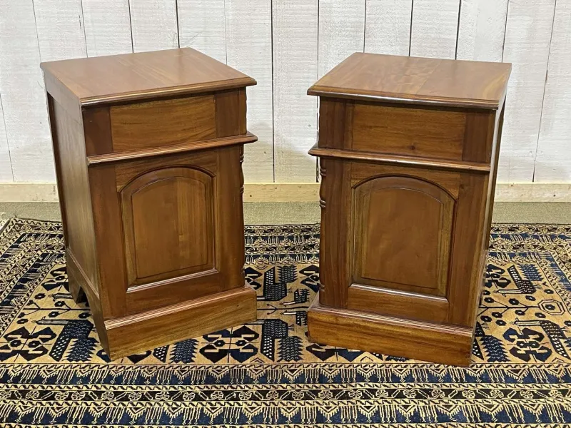 Pamono English Mahogany Bedside Tables, Set of 2> Nightstands